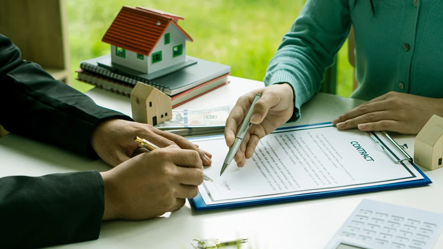 How Real Estate Title Transfer Impacts Insurance Coverage in Houston, TX
